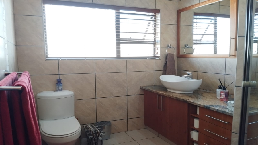 3 Bedroom Property for Sale in Van Der Hoff Park North West